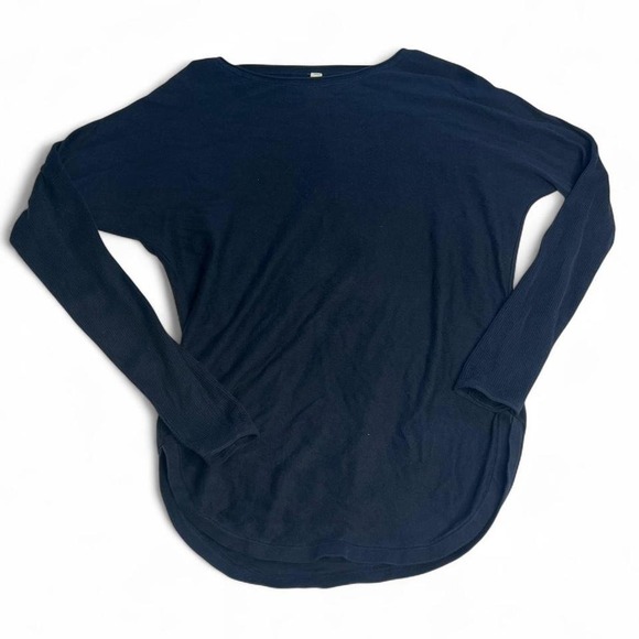 lululemon athletica Tops - Lululemon Navy Blue Long-Sleeve Top with Ribbed Sleeves and‎ Thumb Holes